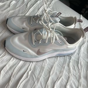 Womens Nike Tennis shoes Size 9